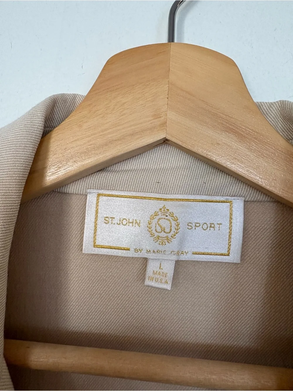 St. John || Turnlock Blazer Contrast Trim Beige‎ Cream Brown Large